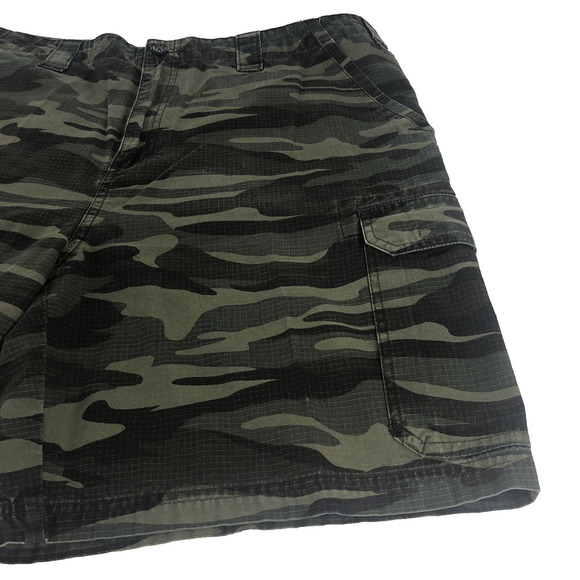 Cabelas Men's Camouflage Shorts Size 40 Cargo Style 6 Pocket Design Green Camo - Picture 4 of 10